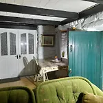 St Moling's Well House,off Grid,and Gardens Casa de Férias *