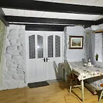 St Moling's Well House,off Grid,and Gardens Casa de Férias St Mullins