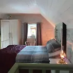 St Moling's Well House,off Grid,and Gardens Casa de Férias