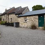 Casa de Férias St Moling's Well House,off Grid,and Gardens