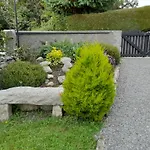 Casa de Férias St Moling's Well House,off Grid,and Gardens *