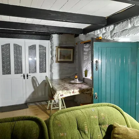 St Moling's Well House,off Grid,and Gardens Feriehus *