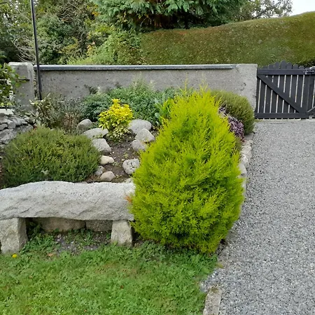 Feriehus St Moling's Well House,off Grid,and Gardens *