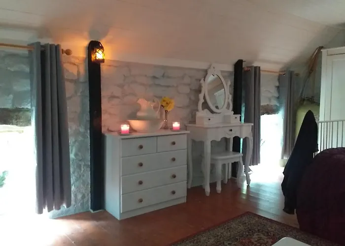 Dom wakacyjny St Moling's Well House,off Grid,and Gardens *